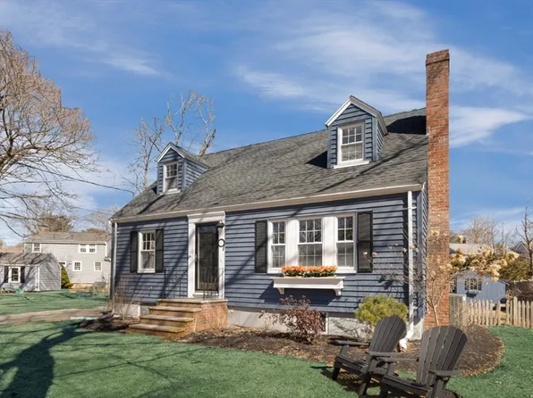 9 Gould St, North Reading, MA 01864