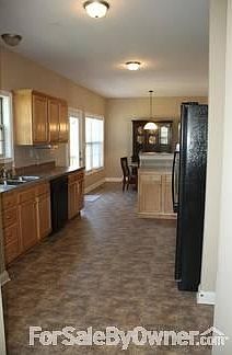 Large Eat In Kitchen
						:
						All kitchen appliances stay with house