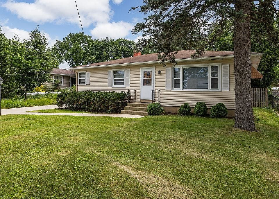 1st image of 2407 Waunona Way