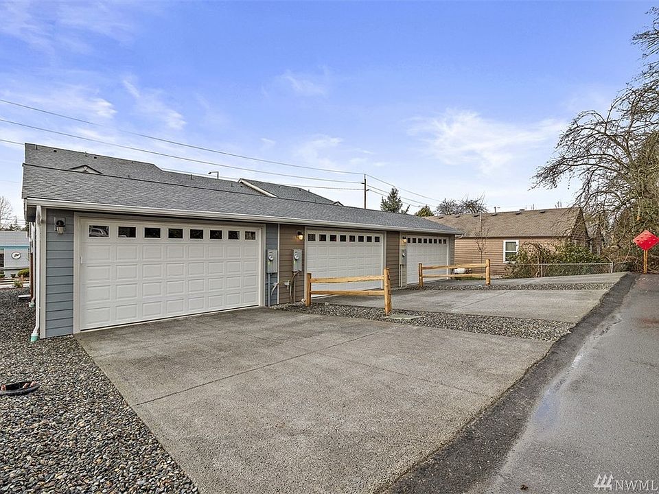 2nd image of 201 Norpoint Way NE