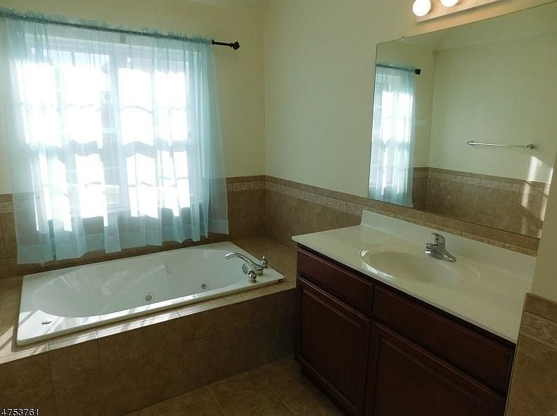 2nd image of 285 Falcon Ridge Way S