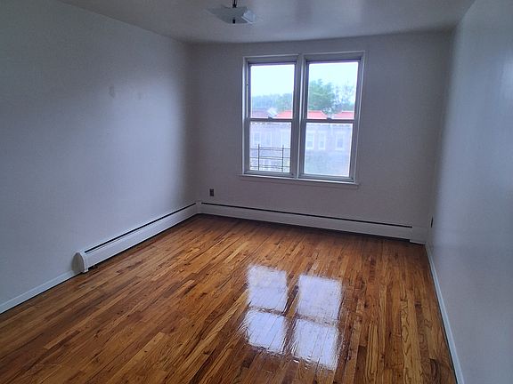 4th image of 300 E 2nd St #3L