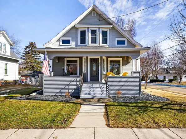 201 5th St, Neenah, WI 54956