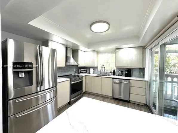 200 NE 12th Ave, Hallandale Beach, FL 33009