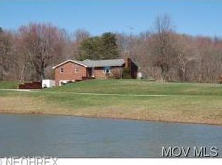 498 Moody Ridge Rd, Belpre, OH 45714