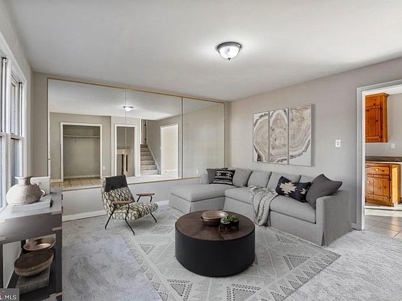 2nd image of 200 E Banbury Rd