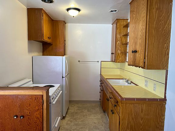 5th image of 235 Grand Ave APT 2