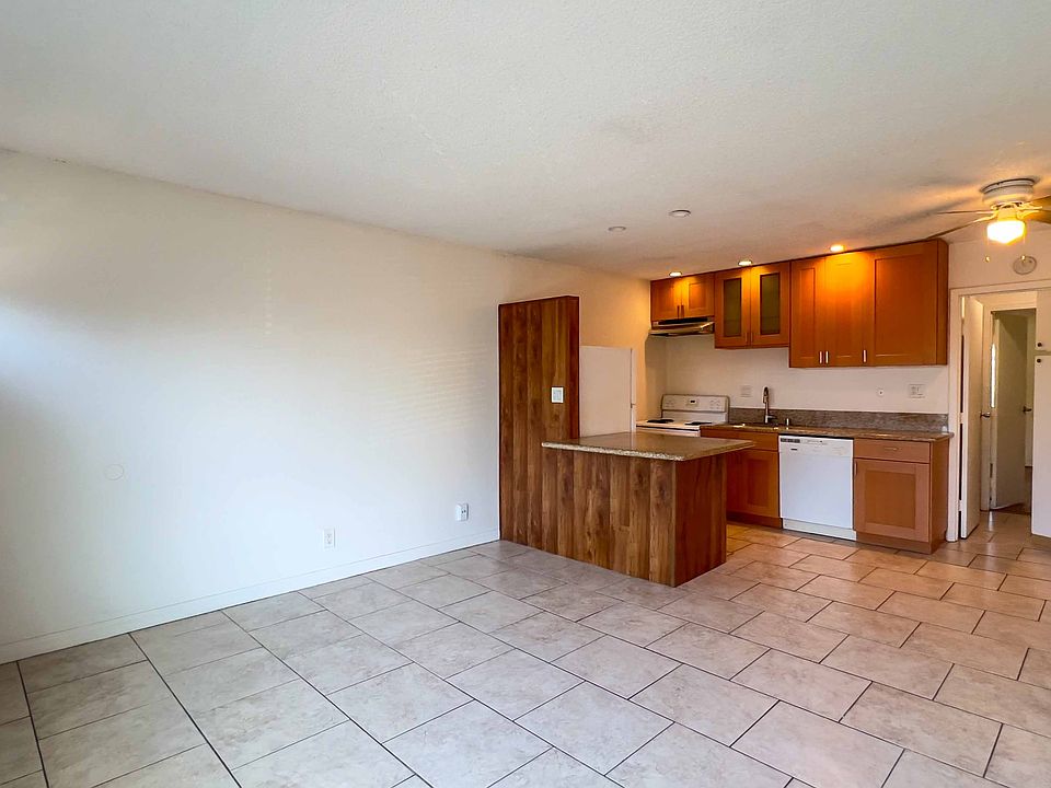 1st image of 2215 Poinsettia Dr