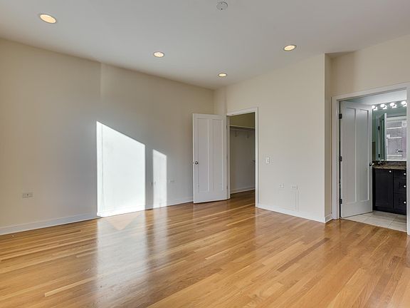 3rd image of 1814 W North Ave Unit 203
