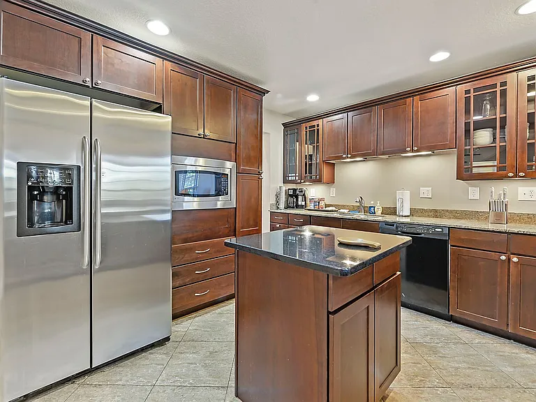 386 Meaut St — Photo 3