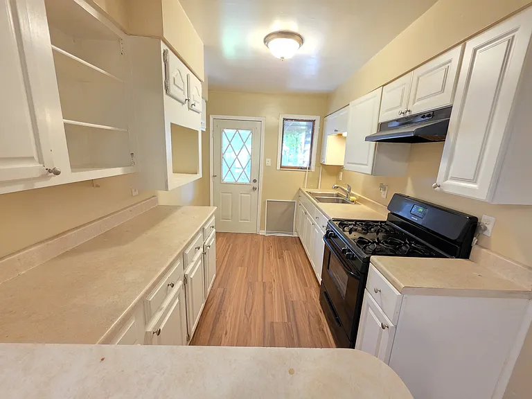 214 Wright St — Photo 4
