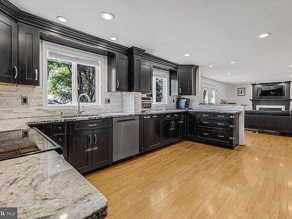 4th image of 4300 Zircon Rd