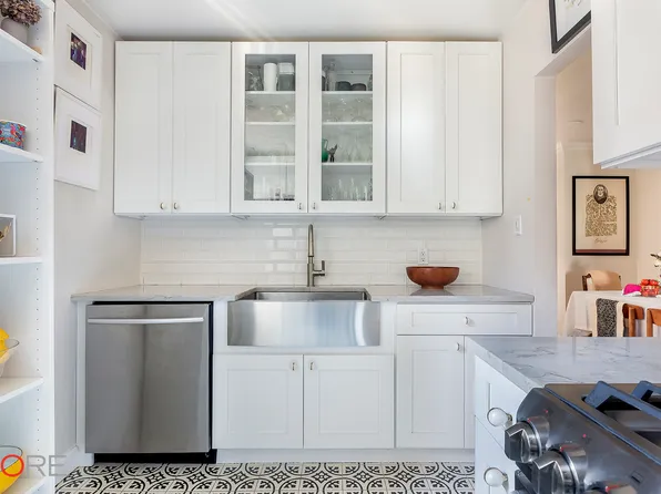 930 East 7th Street image 1 of 11