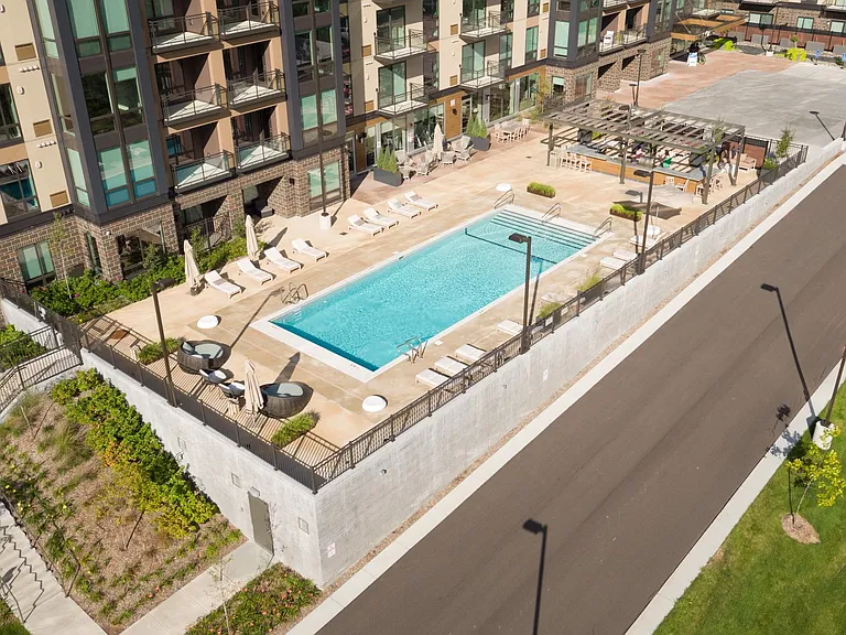 The Island Residences — Photo 20