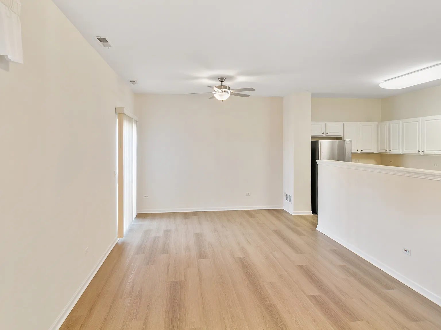 2 bed, 1300 sqft, $2,300 — Photo 4