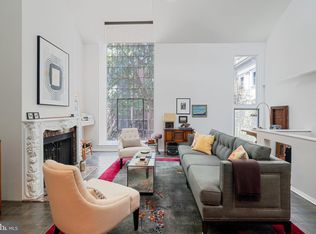16 Saint James Ct, Philadelphia, PA 19106