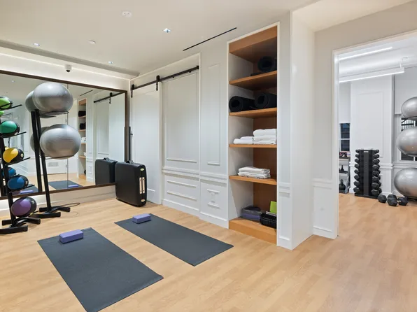 829 Park Avenue image 10 of 12