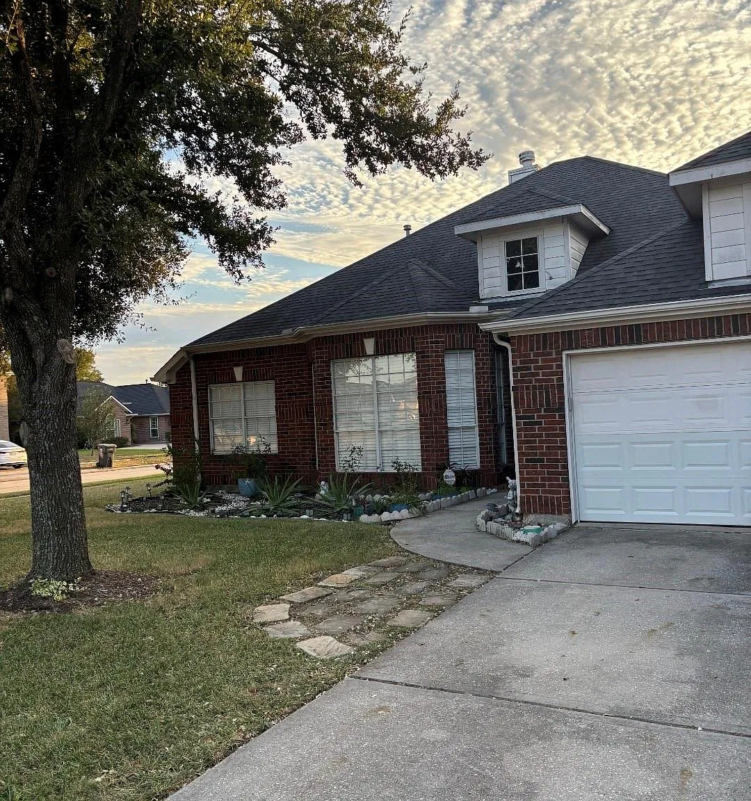 3 bed, 2.5 bath, 2448 sqft, $2,195 — Photo 1
