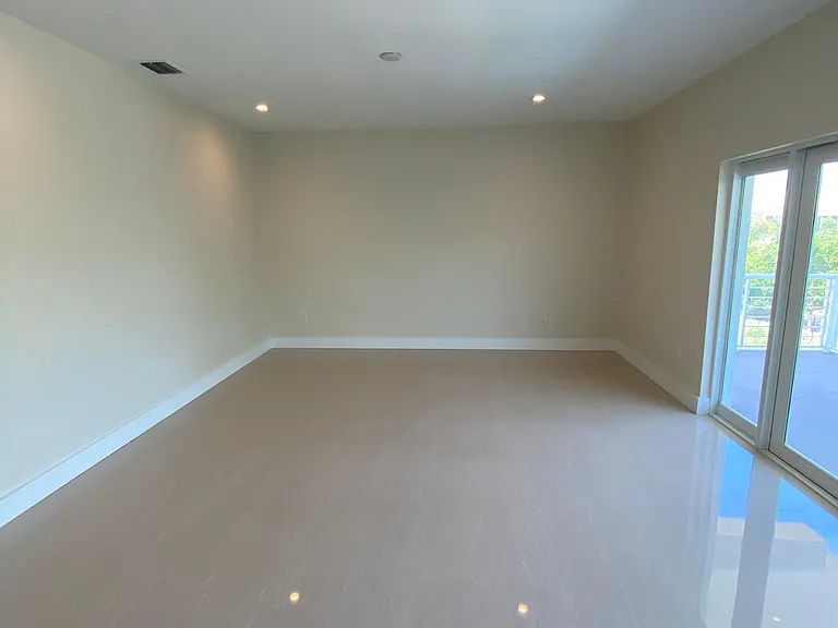 106 Jamaica St — Photo 7