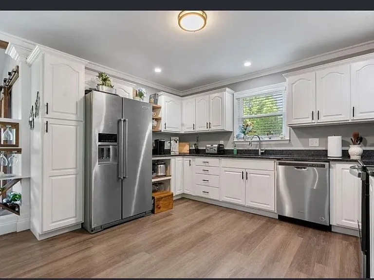 3704 Hilldale Dr NE — Photo 7