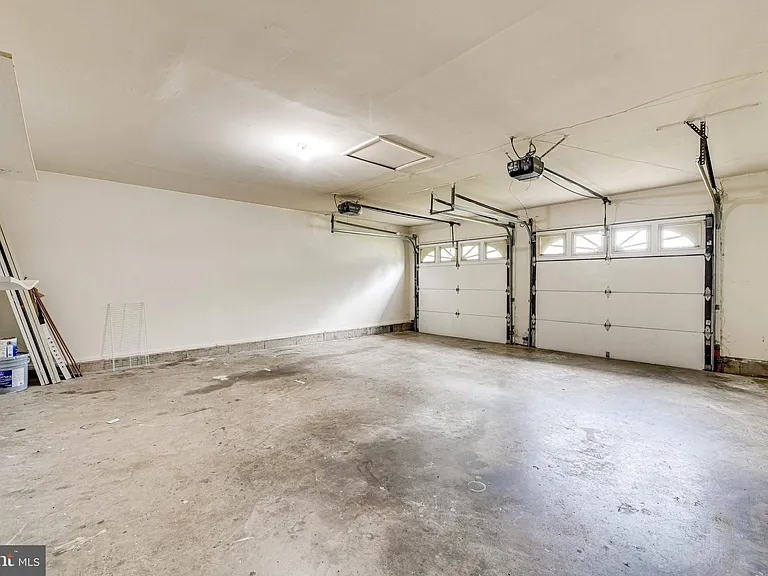 3381 Monarch Ln — Photo 4