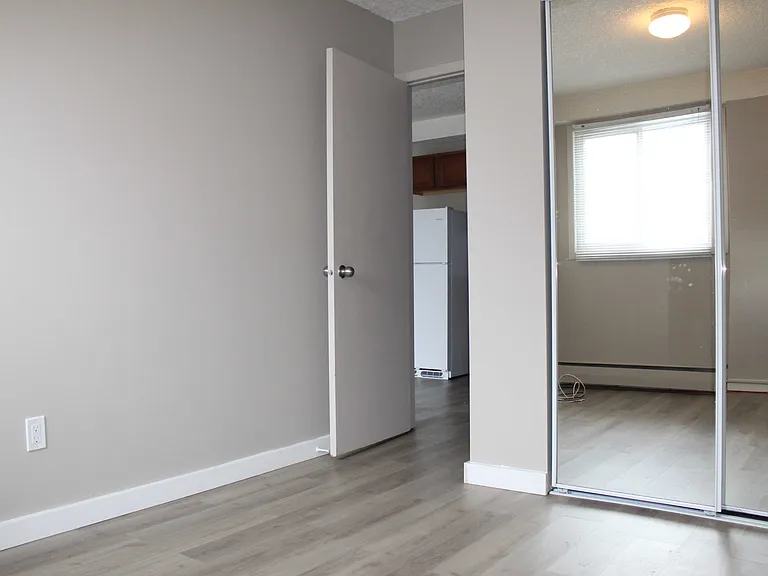 127 13th Ave SW — Photo 24