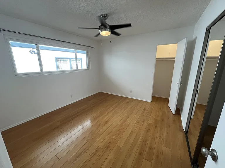 445 E Magnolia Blvd — Photo 25