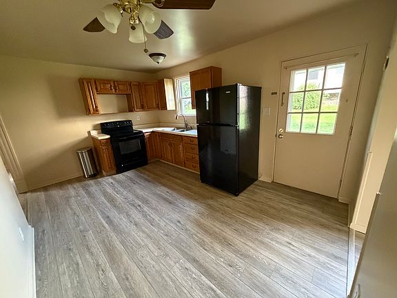 Kitchen 15' 3" x 10' 4"