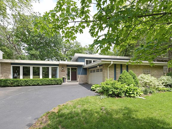 2nd image of 2925 Twin Oaks Dr