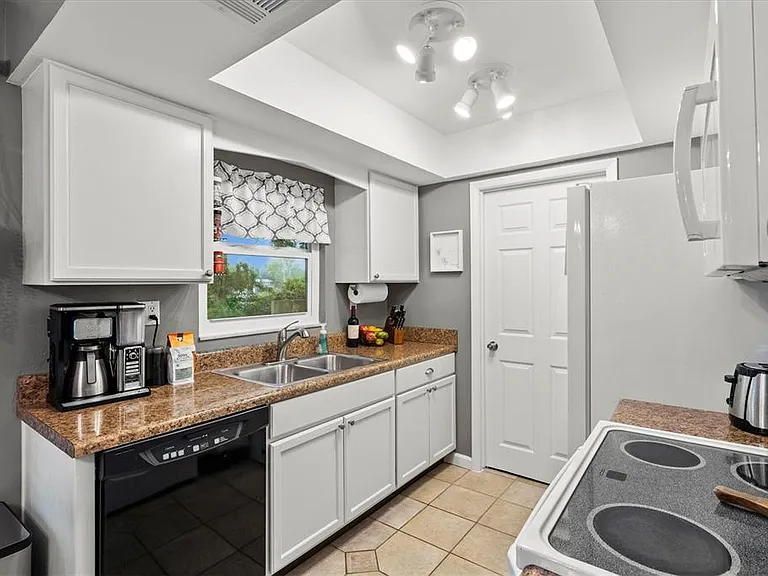 3210 Wood St — Photo 33