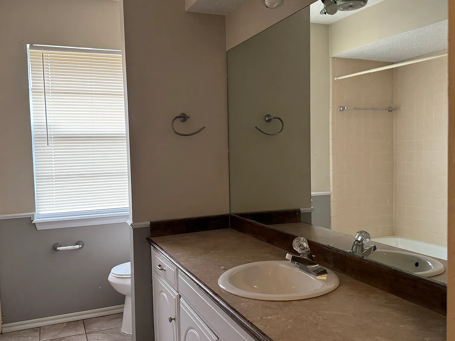 3 bed, 1289 sqft, $1,395 — Photo 4