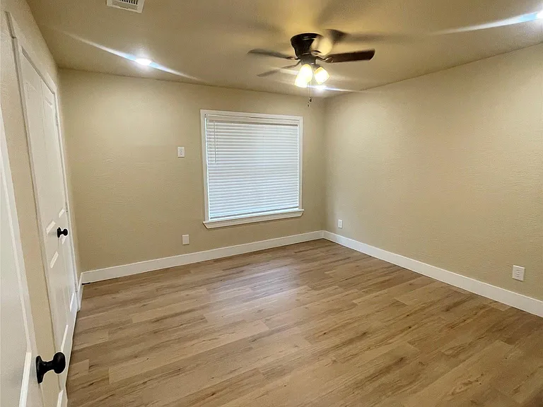 515 Maple St — Photo 11