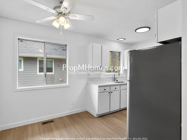 6056 SW Valley Ave — Photo 8