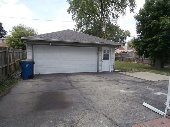 2nd image of 912 N Roberta Ave