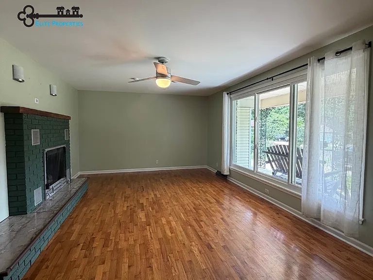 310 W Wishart St — Photo 3
