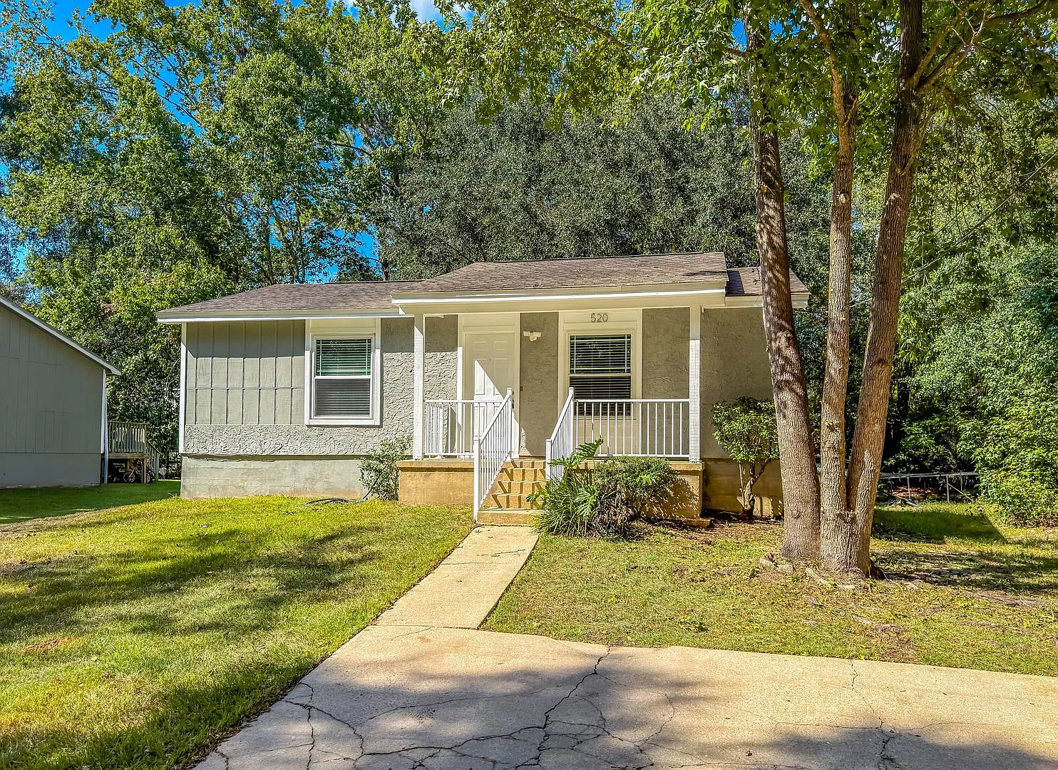 Modern & Renovated 2/1 House W/ Big Bedrooms, Large Yard, & Deck! Stainless Steel Appliances & No... — Photo 1