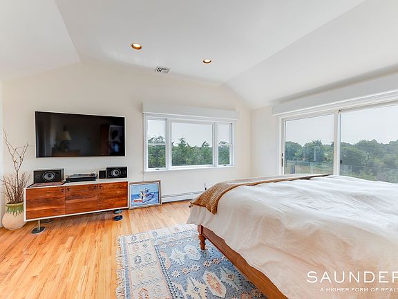 2nd image of 30 Fairlawn Dr