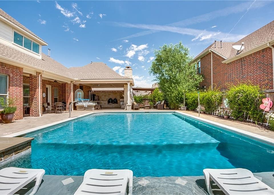 1st image of 2738 Highlands Ct