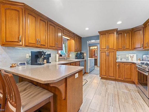2nd image of 358 Kingwood Dr