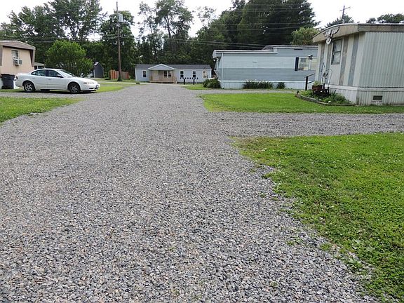 3rd image of 2 Blaine Dr