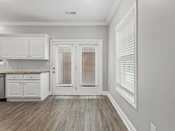 lexington-kentucky-446956486 picture