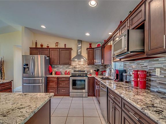 3rd image of 640 SE 21st Ave