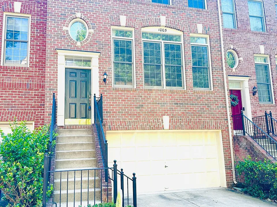 1005 Grand Oak Way