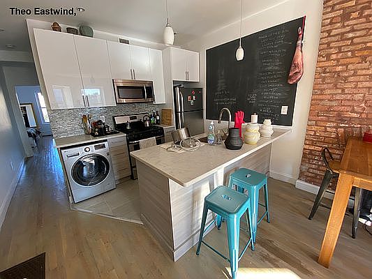 4th image of 1085 Bergen St APT 4