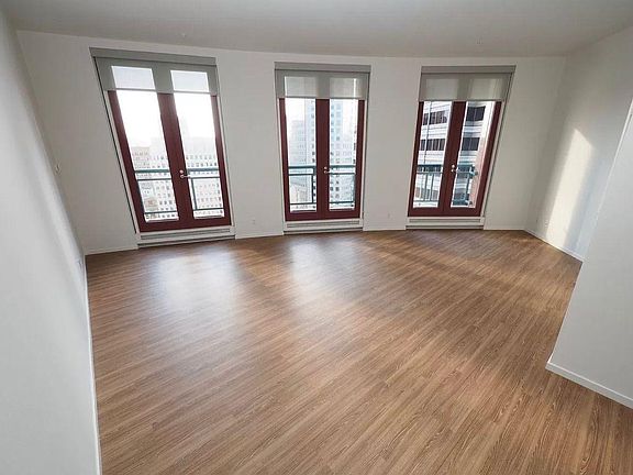 2nd image of 1A Pine St #2370