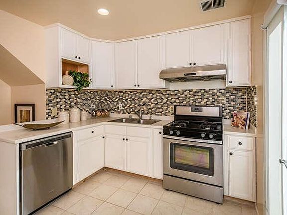 5th image of 315 Glencourt Way