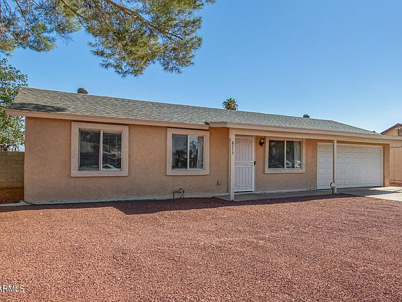 3rd image of 8213 W MEADOWBROOK Avenue