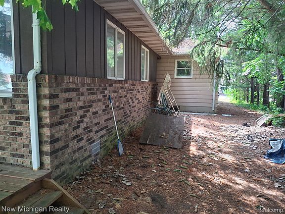 4th image of 2433 Willow St