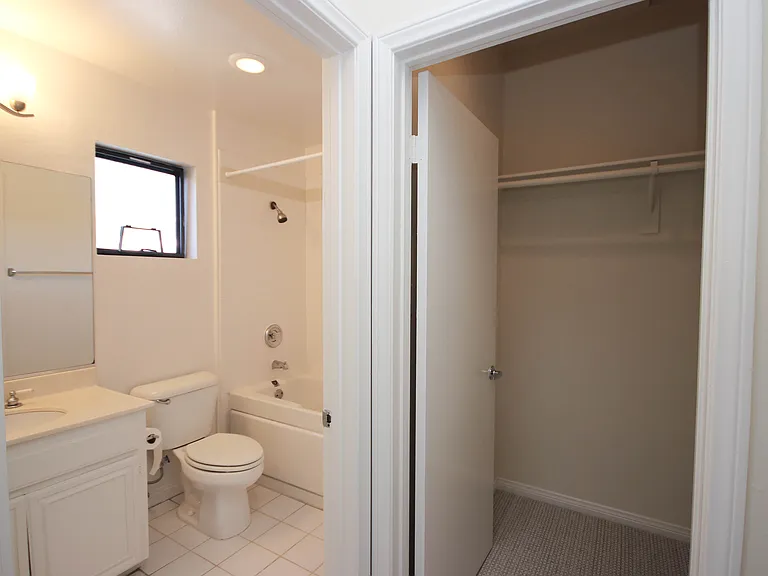 111 S Oak Knoll Ave #203 — Photo 22