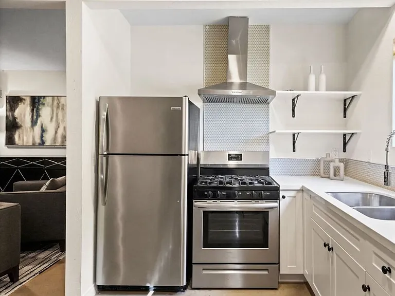 411 E Randolph St #B — Photo 6